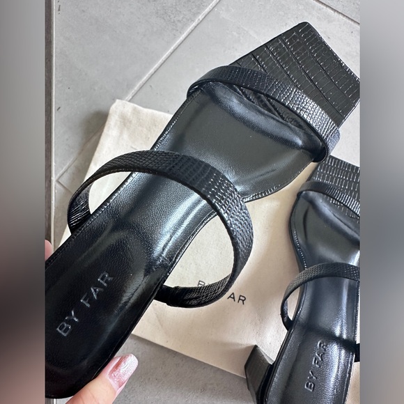 By far Tanya - Picture 3 of 3